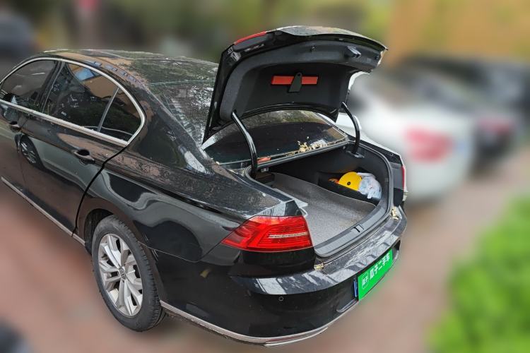 Used Volkswagen Magotan 2018 330TSI DSG Luxury Model Trunk