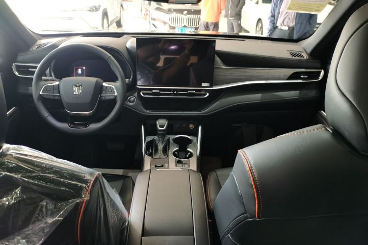 Used Toyota Crown Kluger 2026 Model 2.5L HEV All-Wheel-Drive Prestige Edition Center Console