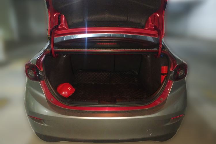 Used Mazda 3 Axela 2016 Sedan 1.5L Automatic Comfort Model
