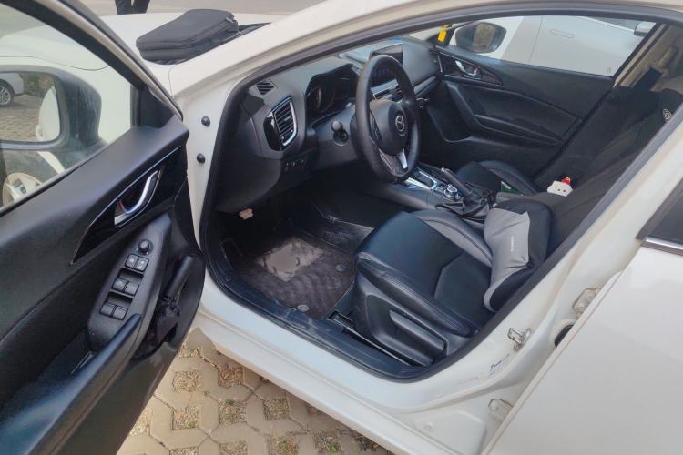 Used Mazda 3 Axela 2016 Hatchback 1.5L Automatic Comfort Model
