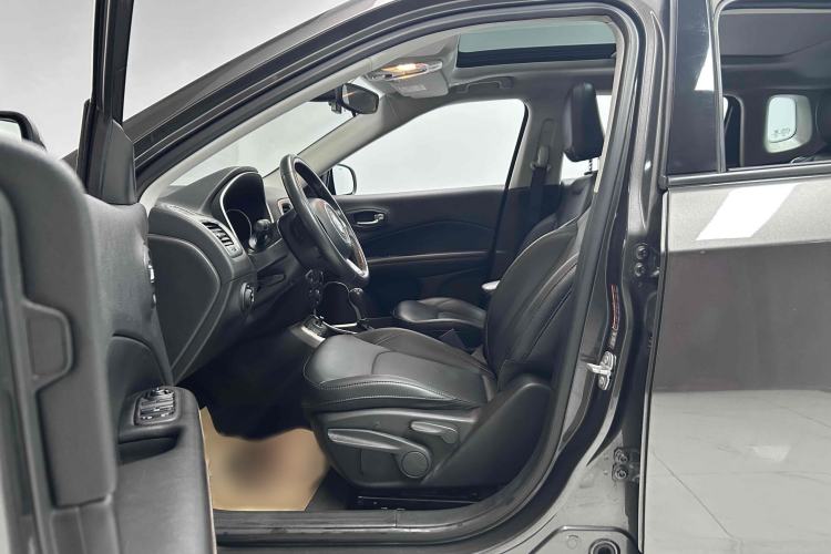 Used Jeep Compass 2017 200T Automatic Family Edition Interior 1