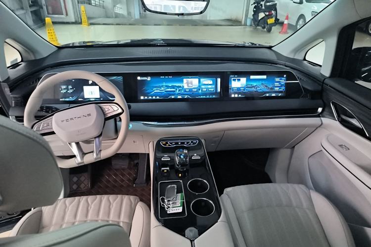 Used FORTHING Xinghai V9 2024 1.5TD 200km Qingyunti Series Premium Version Center Console