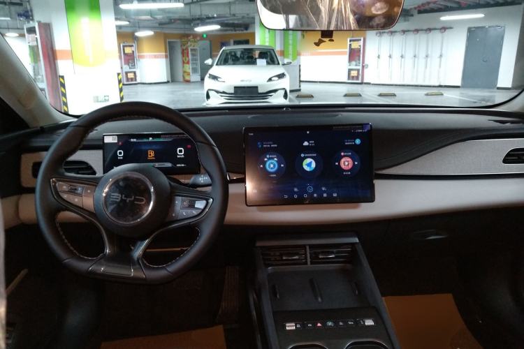 Used BYD Seal 06 New Energy 2026 DM-i Ultra-Enjoyment 128KM Luxury Edition Center Console