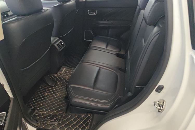 Used Mitsubishi Outlander 2019 2.0L Two-Wheel Drive Comfort Edition 7-Seater China VI Standard