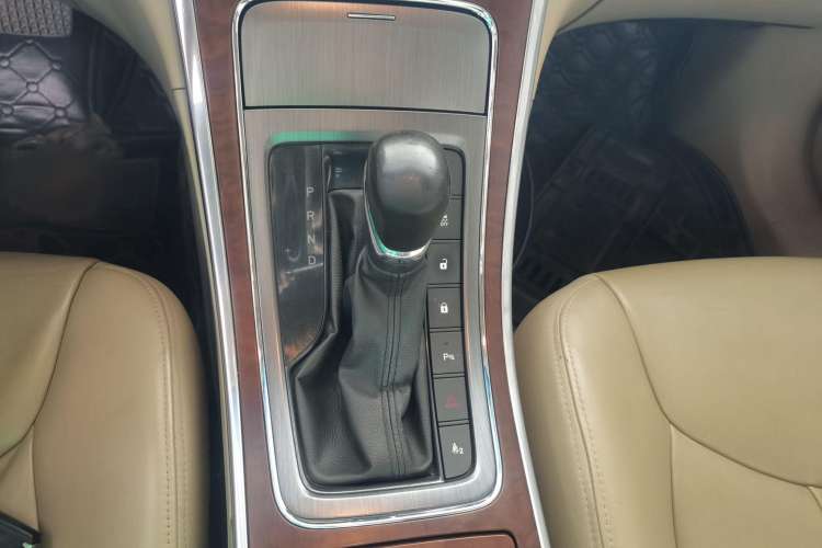 Used Roewe 950 2015 1.8T Elegant Edition
