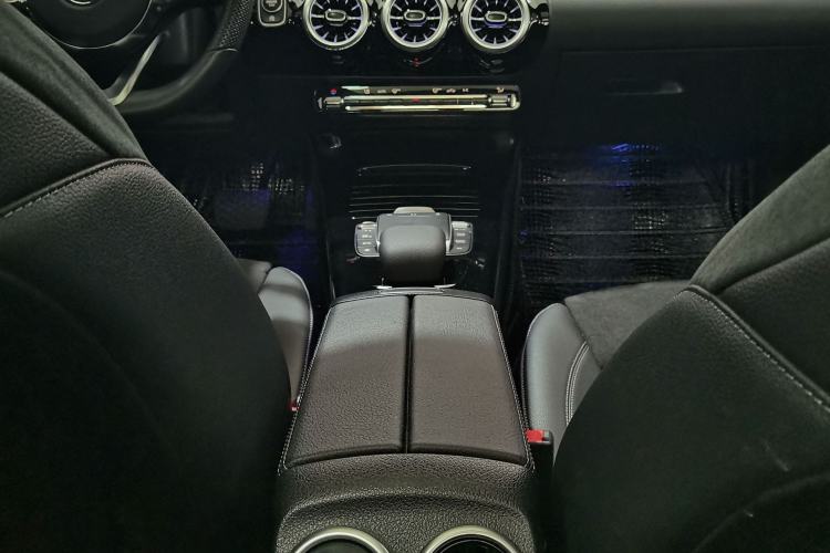 Used Mercedes-Benz A-Class 2022 Revised Version A 200 L Sport Sedan Fashionable Style Interior 2