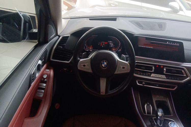 Used BMW X5 2022 xDrive 30Li Luxury M Sport Package Steering Wheel