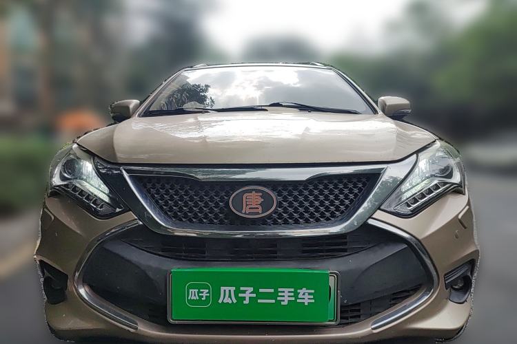 Used BYD Tang New Energy 2015 2.0T Four-Wheel Drive Luxury Model