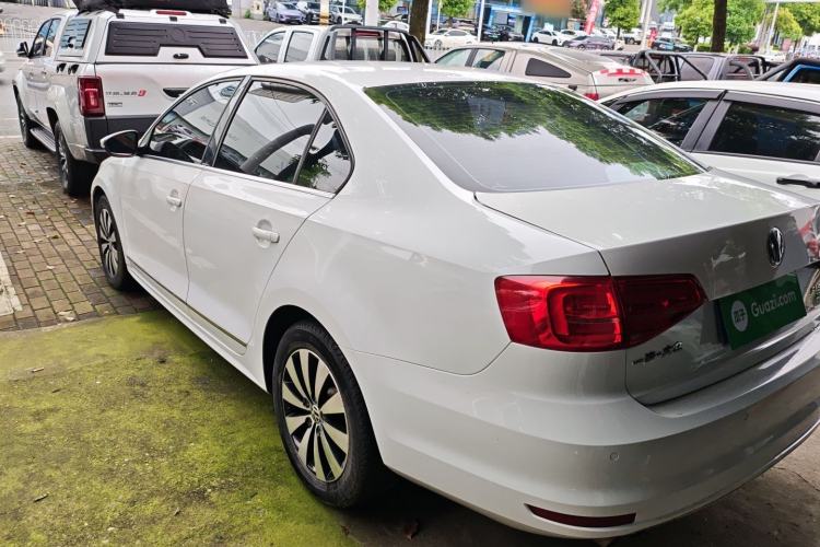 Used Volkswagen Sagitar 2015 230TSI Automatic Luxury Model Rear Left 45 Deg