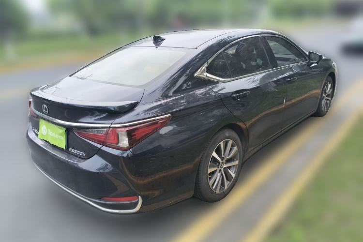 Used Lexus ES 2020 300h Premier Edition