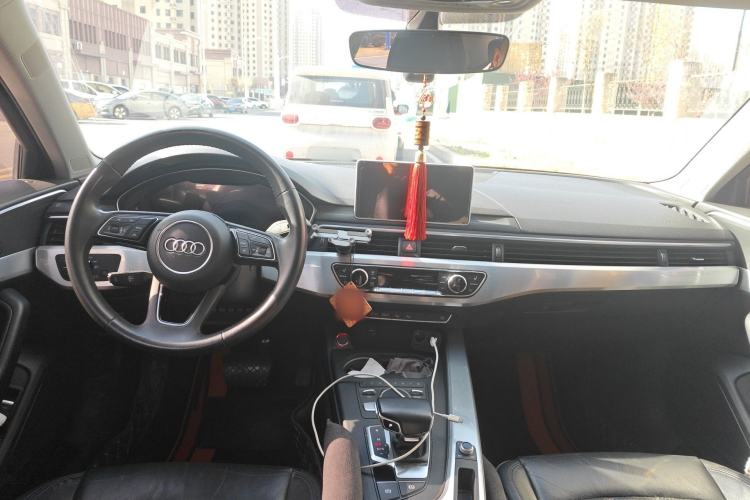 Used Audi A4L 2019 40 TFSI Fashion Edition China VI Emission Standard Center Console