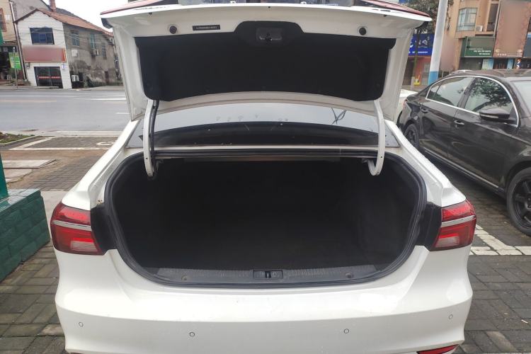 Used Roewe i6 2020 PLUS 1.6L CVT 4G Connected Glory Flagship Edition
