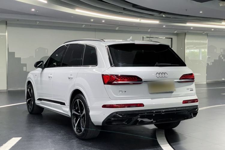 Used Audi Q7 2021 55 TFSI quattro S line Sport model
