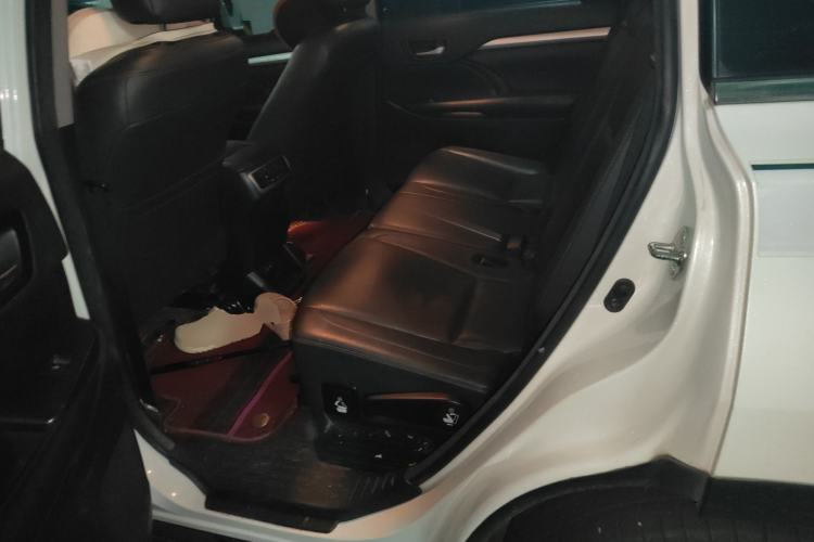 Used Toyota Highlander 2018 2.0T Four-Wheel Drive Luxury Edition 7 Seats China V Emission Standard
