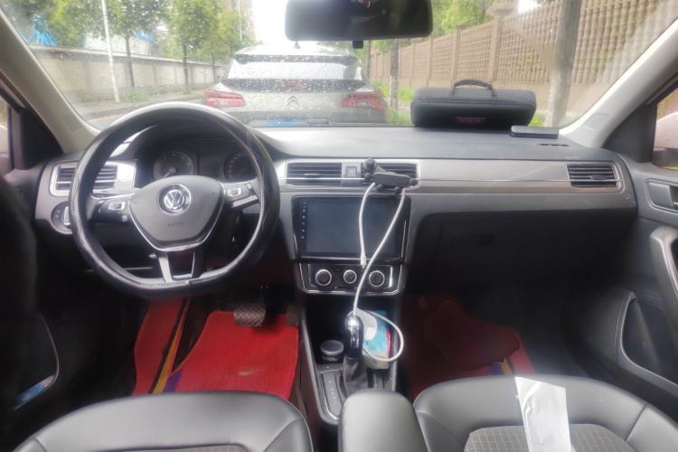 Used Volkswagen Santana 2016 1.6L Automatic Comfort Edition Center Console