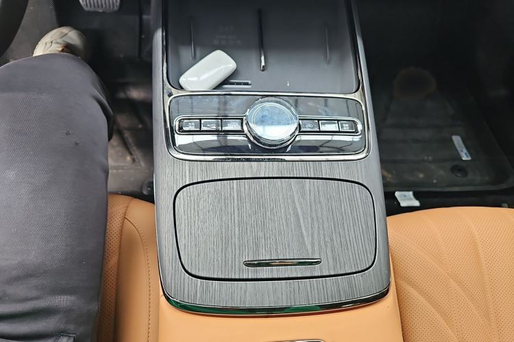 Used Geely Galaxy 8 2025 130km EM-i Flagship Edition Interior 5