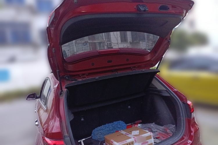 Used Kia KX Cross 2017 1.4L AT GLS Trunk