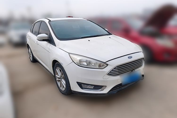 Used Ford Focus 2015 Sedan EcoBoost 125 Automatic Supreme Style Edition Front Right 45 Deg
