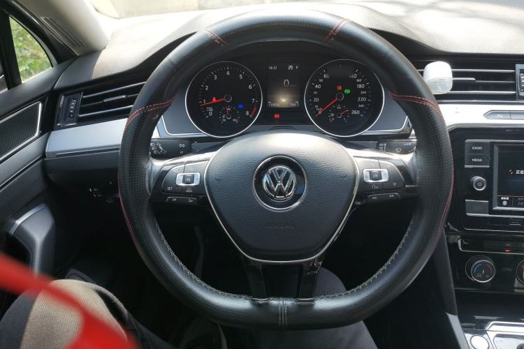 Used Volkswagen Magotan 2018 330TSI DSG Advanced Model Steering Wheel