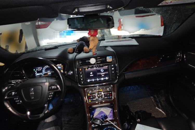 Used Lincoln Continental 2019 2.0T Two-Wheel Drive Luxury Edition China VI Standard Center Console