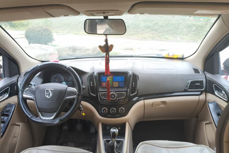 Used Baojun 730 2014 1.5L manual Comfort ESP version 7 seats Center Console