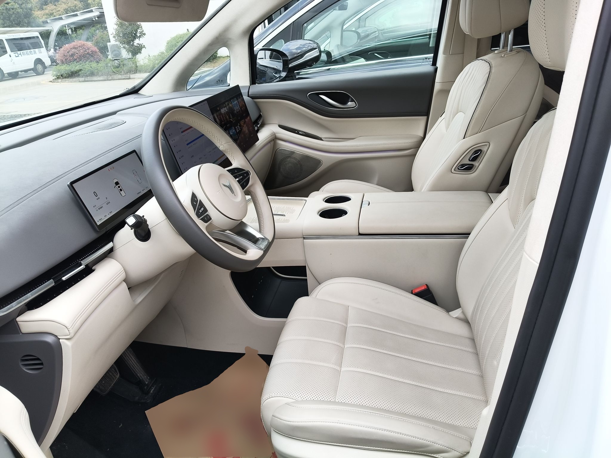 Переднее сиденье в автомобиле