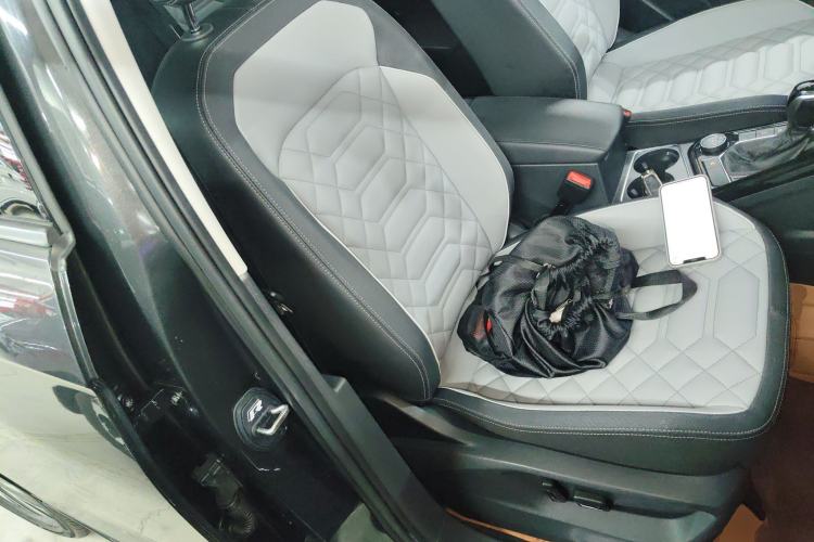 Used Volkswagen Tayron 2023 Revised Version 380TSI All-Wheel Drive R-Line High-Energy Edition Right Front Seat