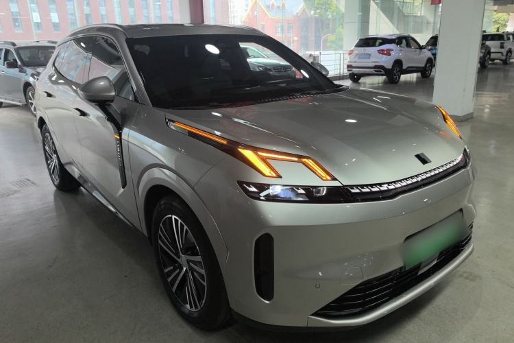 Used Lynk & Co 08 EM-P 2025 120km Long-Range Halo Front Right 45 Deg