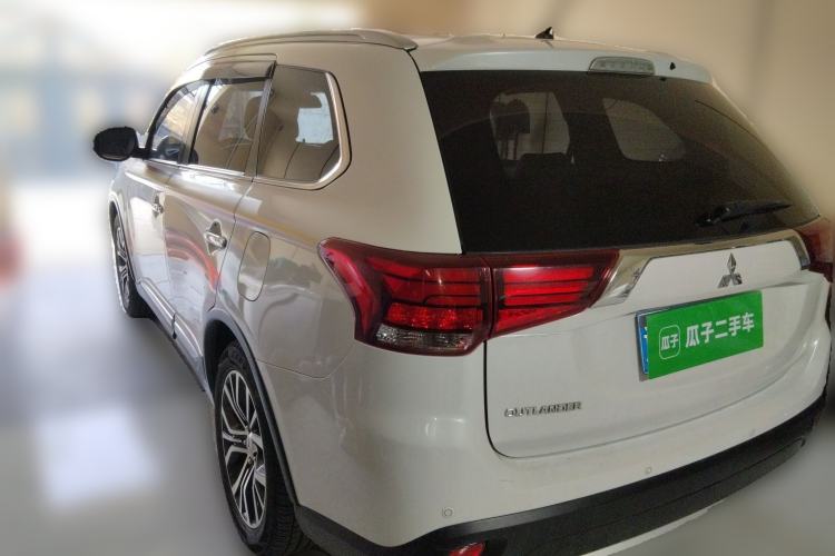 Used Mitsubishi Outlander 2016 2.4L 4x4 Elite Edition 5 Seats Rear Left 45 Deg