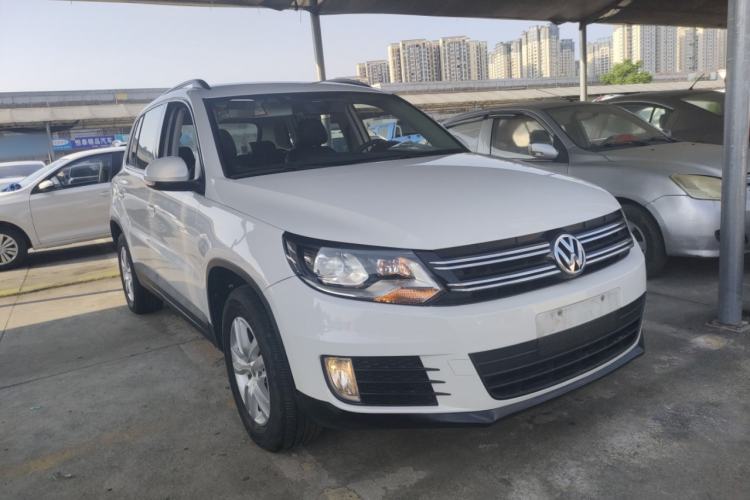 Used Volkswagen Tiguan 2015 1.8TSI Automatic Two-Wheel Drive Trend Edition Front Right 45 Deg