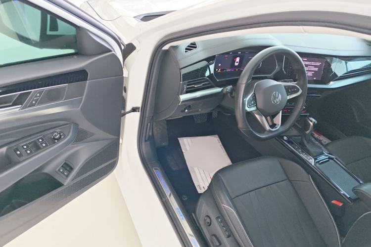 Used Volkswagen Passat New Energy 2022 430 PHEV Hybrid Luxury Edition Driver Seat