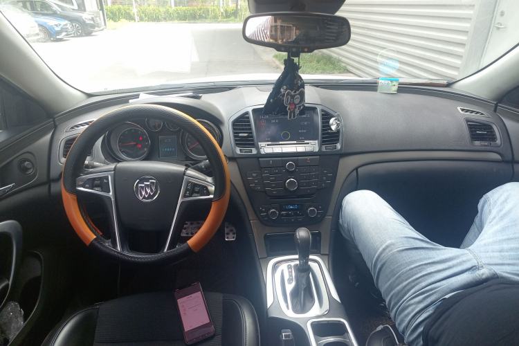 Used Buick Regal 2013 1.6T Automatic Elite Sport Edition Center Console