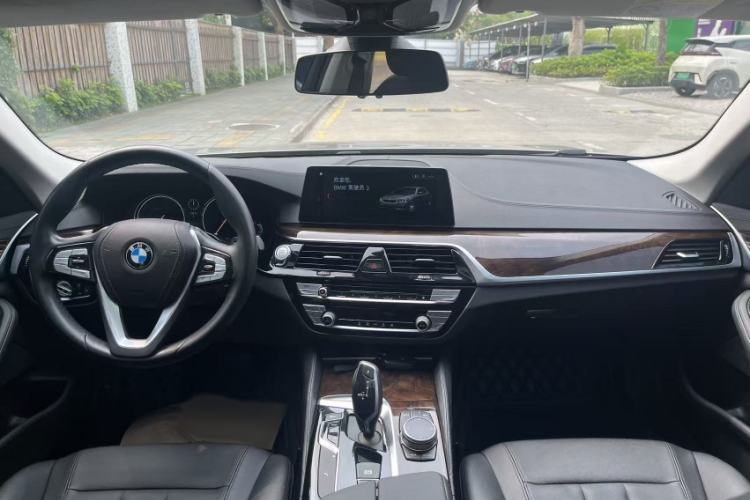 Used BMW 5 Series 2018 525Li Luxury Package Interior 3
