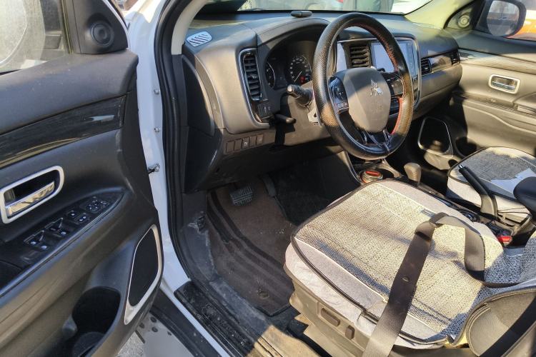 Used Mitsubishi Outlander 2016 2.4L 4x4 Luxury Edition 7-Seater