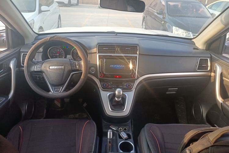 Used Haval M6 2018 1.5T Manual Two-Wheel Drive Elite Model Center Console