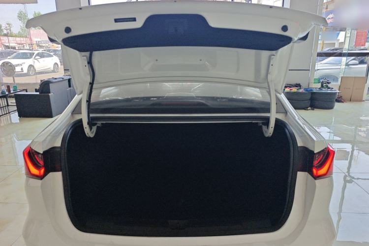 Used Roewe i5 2023 1.5L CVT Luxury Edition Trunk