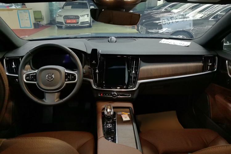 Used Volvo V90 2022 Cross Country B5 AWD Smart Range Edition
