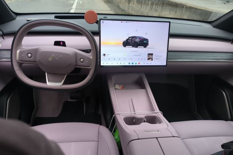 Used ONVO L60 2025 Model—60 kWh Rear-Wheel-Drive Version Center Console