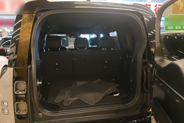 Used Land Rover Defender 2024 110 3.0T P400 X-DYNAMIC HSE Trunk