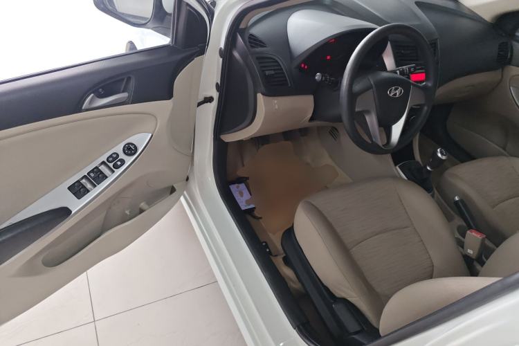 Used Hyundai Verna (older generation) 2014 1.4L Manual Smart GLS Trim Driver Seat