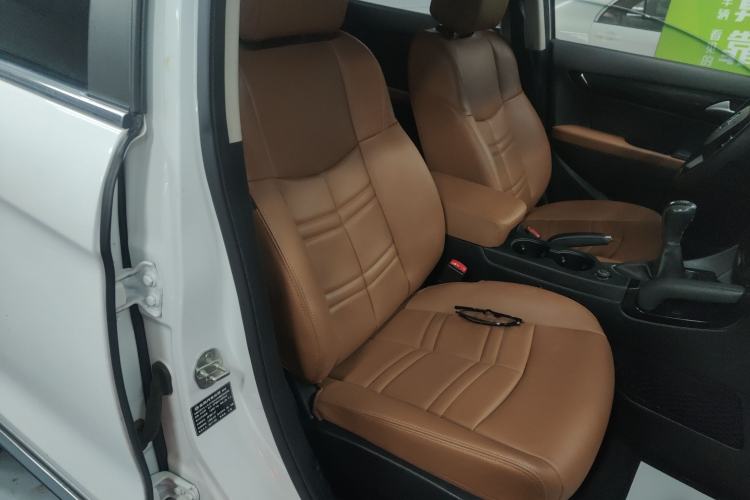 Used Dongfeng Fengdu MX5 2016 1.4T Manual Luxury Edition