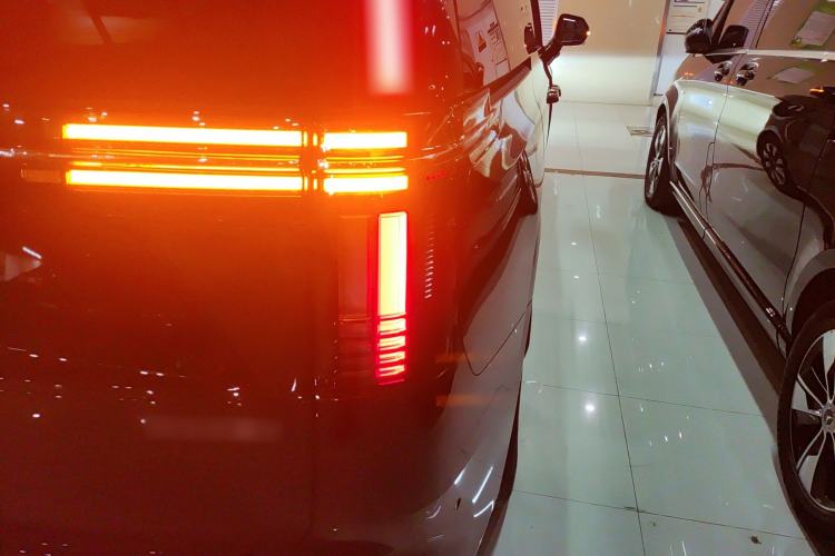 Used Volvo EM90 2025 Ultra Six-Seater
