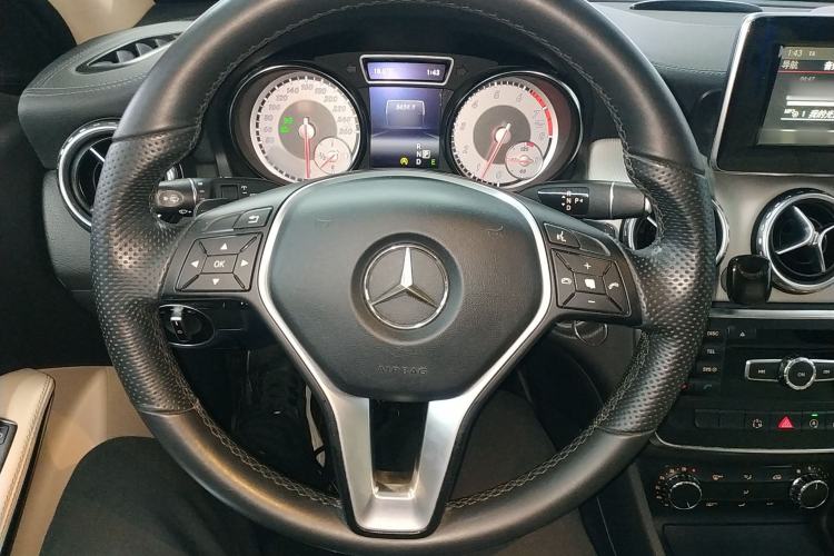 Used Mercedes-Benz GLA 2015 GLA 200 Fashion Model
