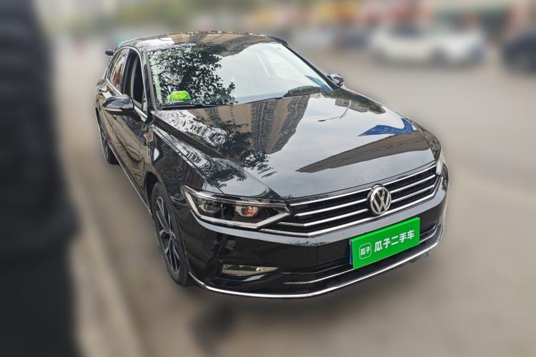 Used Volkswagen Magotan 2020 280TSI DSG Comfort Edition Front Right 45 Deg