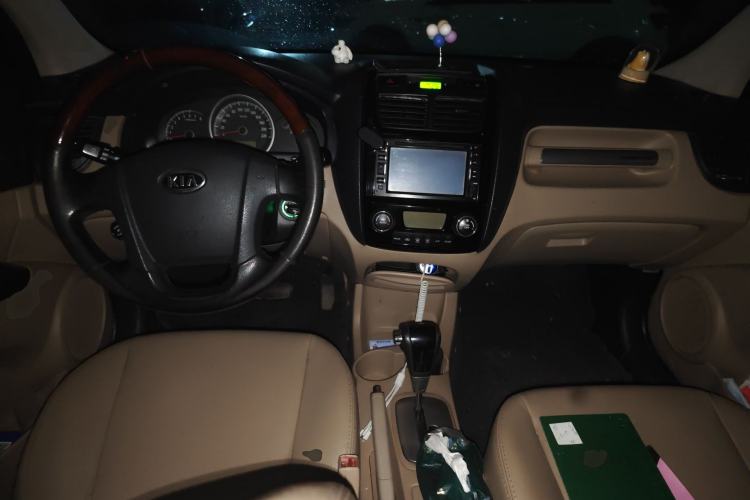 Used Kia Sportage 2011 2.0L Manual Two-Wheel-Drive GLS Center Console