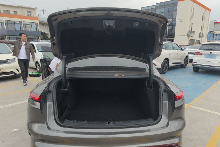 Used IM L7 2022 Dynamic Model Trunk