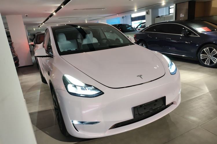Used Tesla Model Y 2023 Long-Range All-Wheel-Drive Version
