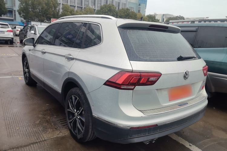 Used Volkswagen Tiguan L 2019 Revised 330TSI Automatic Two-Wheel Drive Smart & Luxury Edition China VI Standard
