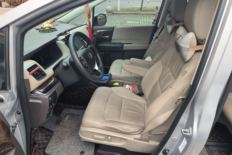 Used Honda Odyssey 2015 Revised 2.4L Luxury Edition Left Front Seat