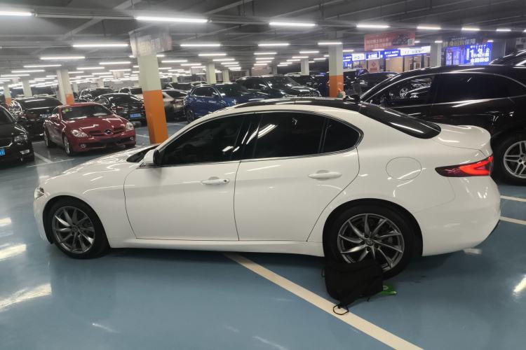 Used Alfa Romeo Giulia 2017 2.0T 200HP Luxury Edition